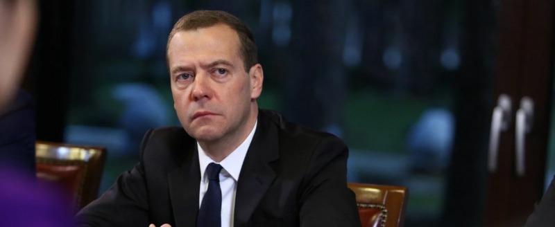 Медведев сравнил инициативу Зеленского с идеями Гитлера
